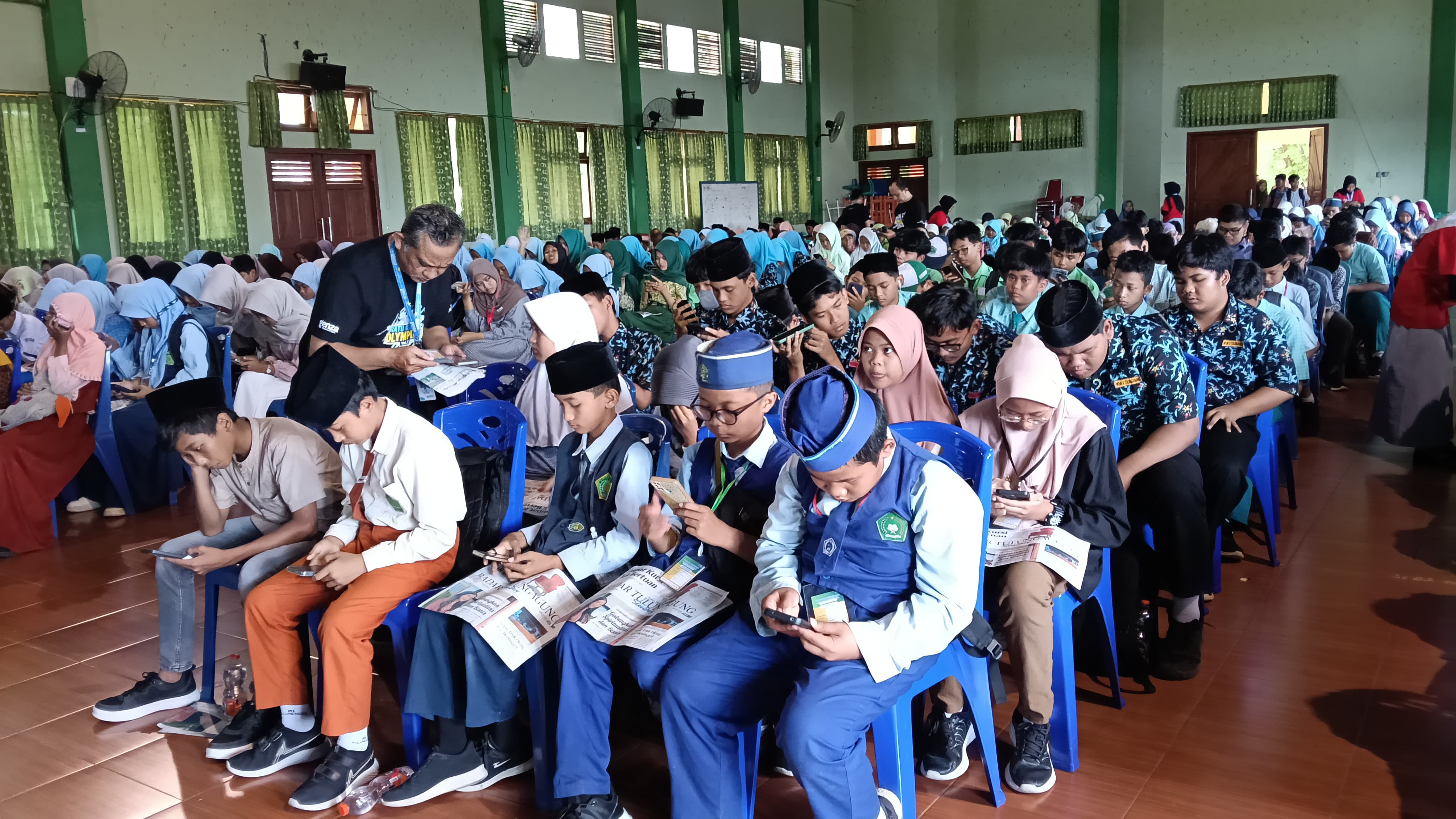 Suasana grand final RaTu Genza Olympiad Vol 3 tingkat MI dan MTs.(REVA/RADAR TULUNGAGUNG)