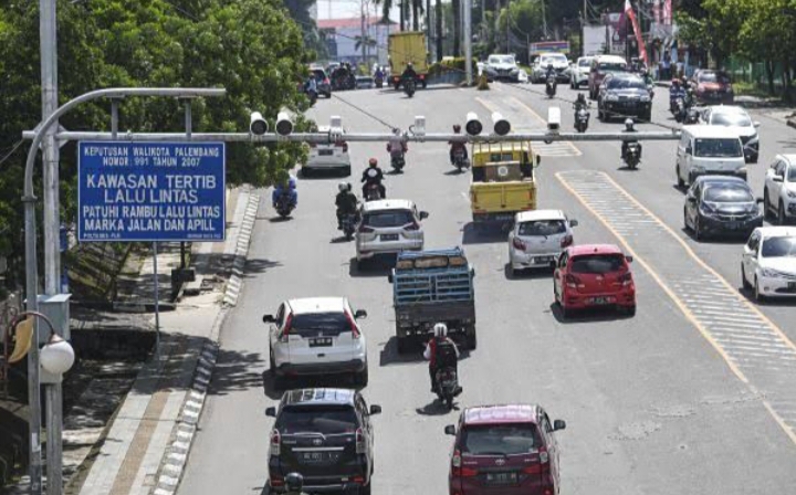 Surat ETLE bisa datang kapan saja menjadi pengingat penting bagi para pengendara motor agar selalu mematuhi aturan lalu lintas.