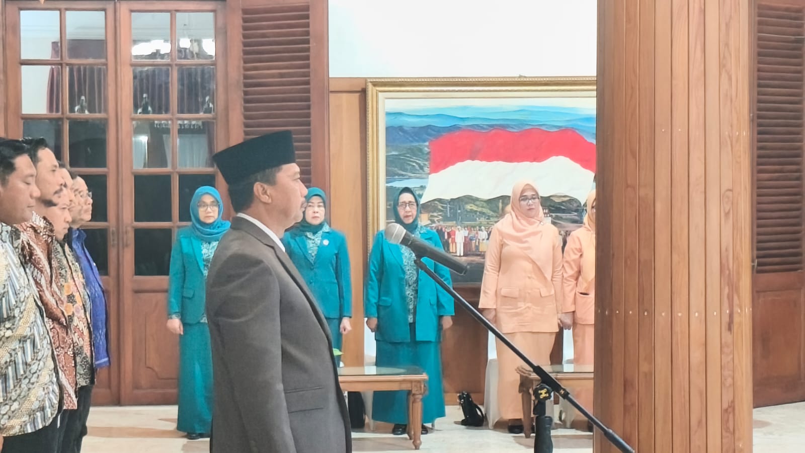 Tri Hariadi saat dilantik menjadi kepala Disnakertrans, Senin (15/12).