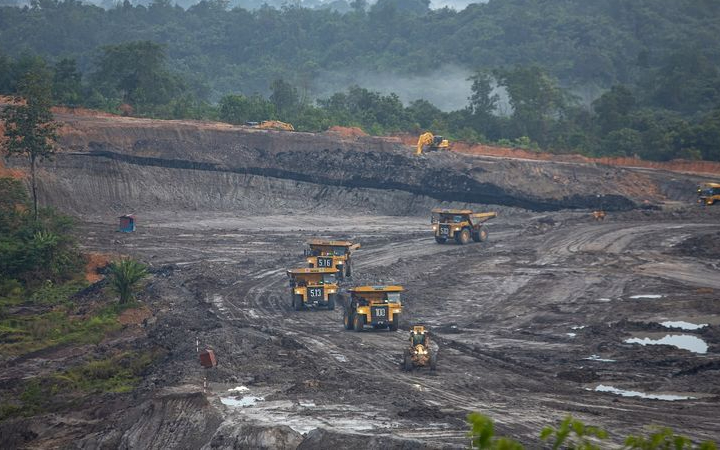 Indeks Harga Saham Gabungan (IHSG) menutup perdagangan akhir pekan di zona hijau.