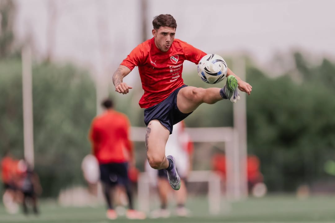 Santiago Montiel saat mengikuti sesi latihan di klubnya. (INSTAGRAM CAINDEPENDIENTE)