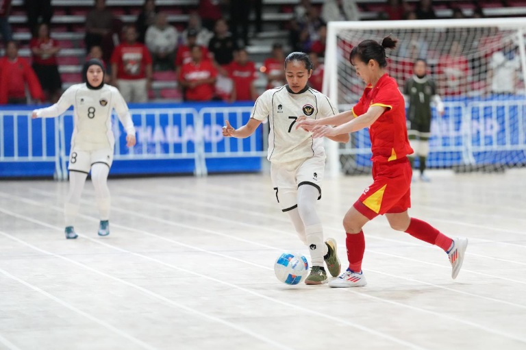 Timnas futsal putri Indonesia takluk dari Vietnam di partai final. (KEMENPORA)