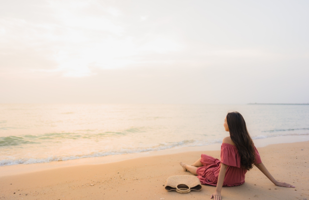 Tulungagung mengajarkan bahwa liburan tidak harus heboh untuk terasa berarti. Kadang, justru saat tidak banyak terjadi apa-apa, kita menemukan istirahat yang sebenarnya salah satunya di pantai