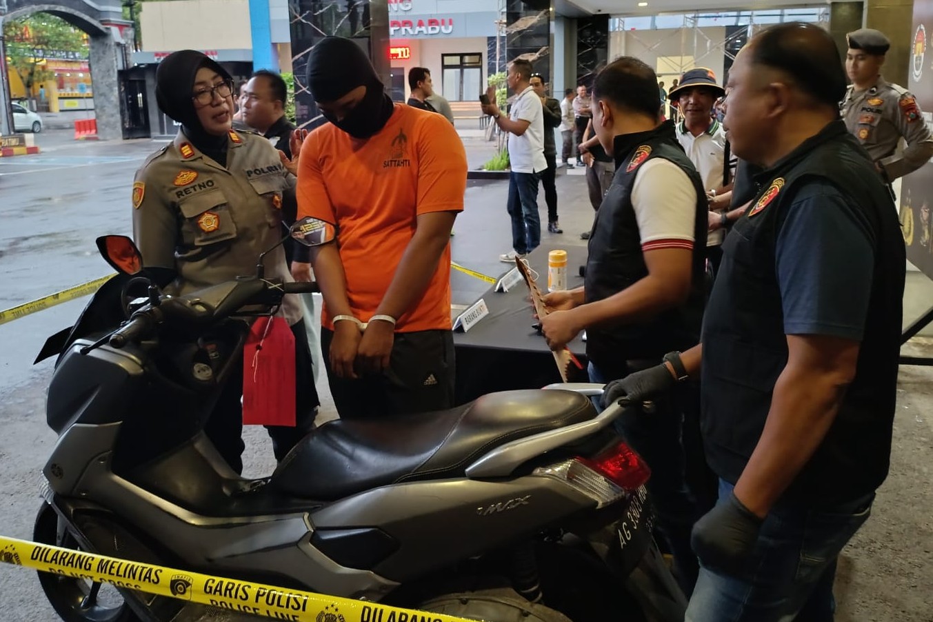 Pelaku pencurian sepeda motor di Desa Sobontoro akhirnya tertangkap. (SANDY YUWANA/RADAR TULUNGAGUNG)
