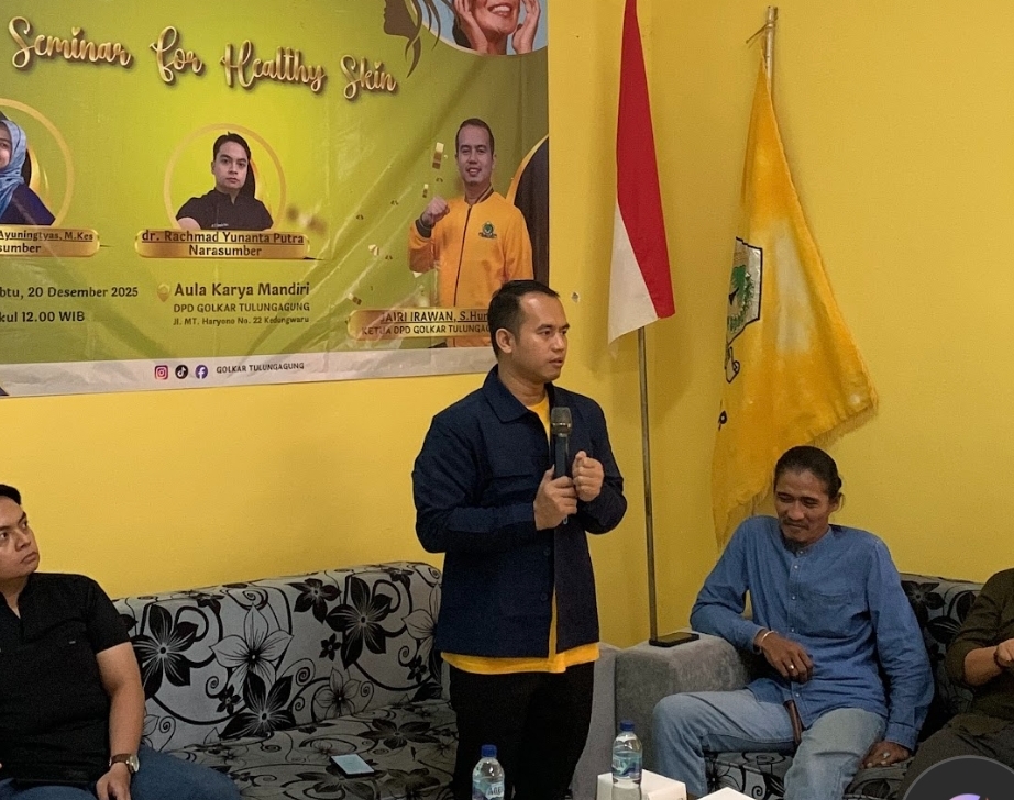 Jairi memberi sambutan kepada warga Tulungagung ketika menggelar seminar kesehatan kulit