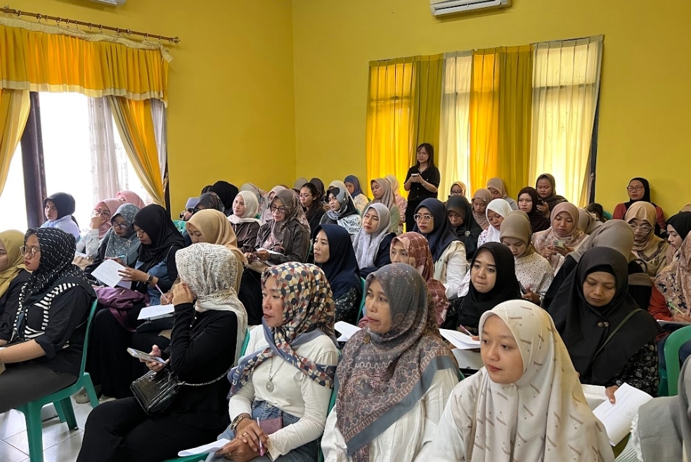 Antusiasme peserta terlihat ketika mendengarkan penjelasan dari pemateri seminar