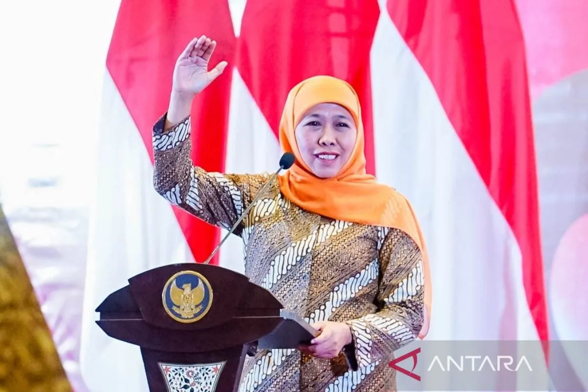 Gubernur Jatim Khofifah tetapkan kenaikan UMP Jatim 2026 jadi Rp 2.446.880.(antaranews.com)