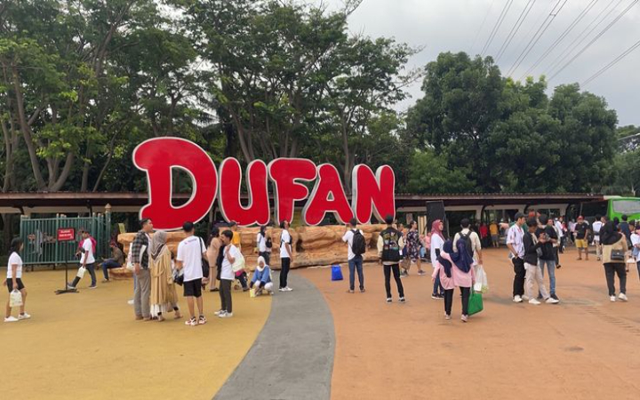Libur Natal 2025 di Dufan Ancol dimanfaatkan ribuan masyarakat untuk menghabiskan waktu bersama keluarga.