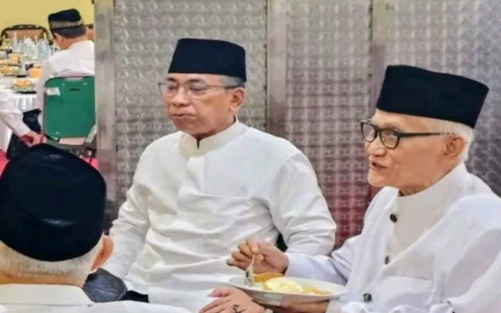 Pemberhentian Ketua Umum PBNU K.H. Yahya Khalil Staquf resmi menjadi polemik nasional di lingkungan Nahdlatul Ulama.