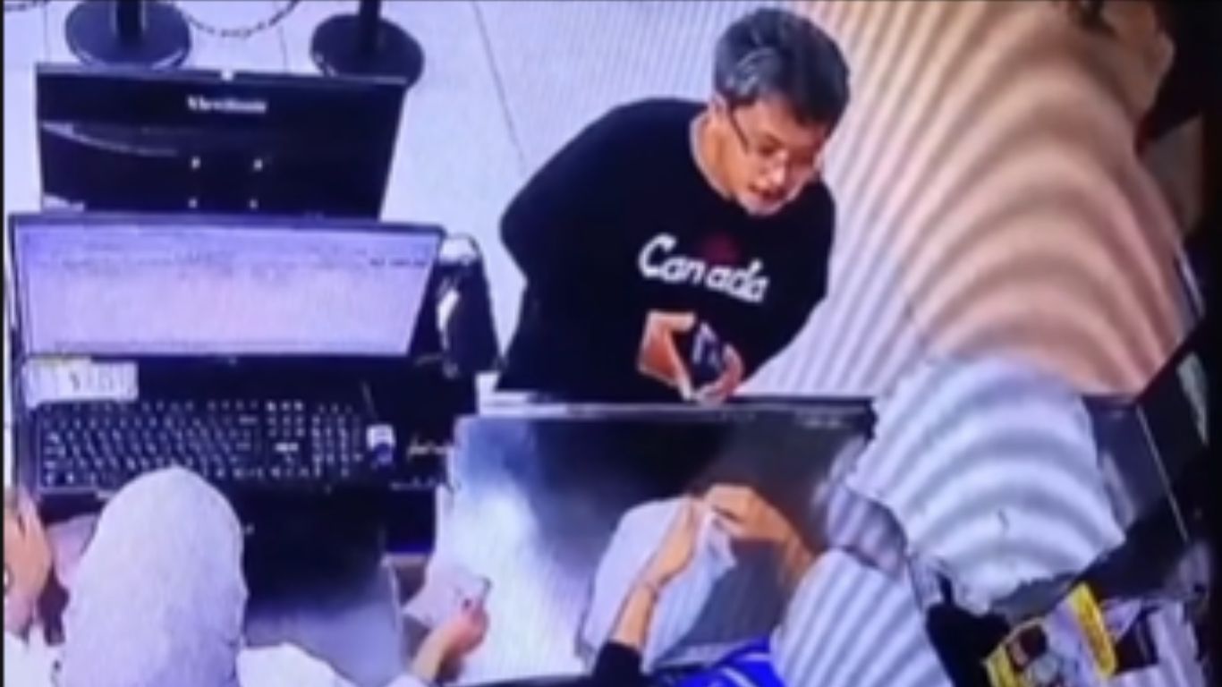 Viral video dosen diduga ludahi kasir swalayan. Rektor UIM angkat bicara.(tiktok.com)