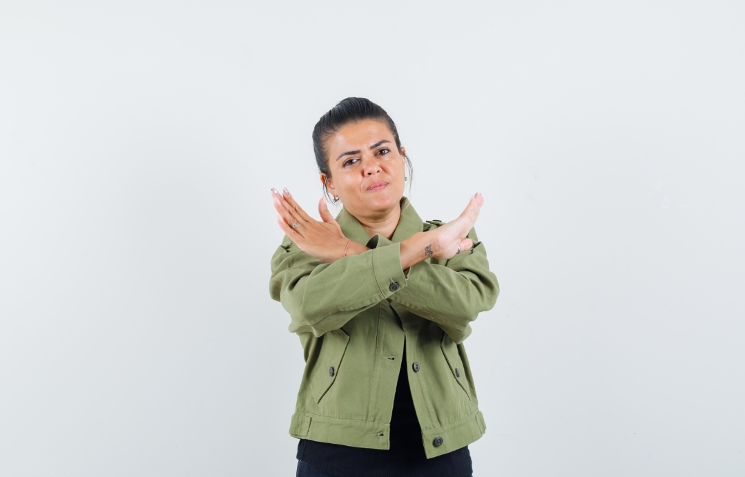 Kadang, yang paling layak dihormati bukan mereka yang disambut tepuk tangan, tetapi mereka yang tetap melanjutkan hari meski dunia tidak sempat melihat.