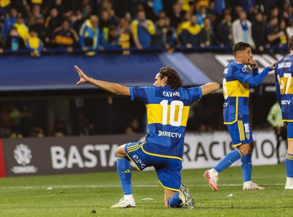 Edinson Cavani melakukan selebrasi memanah yang ikonik. (INSTAGRAM EDINSON CAVANI)