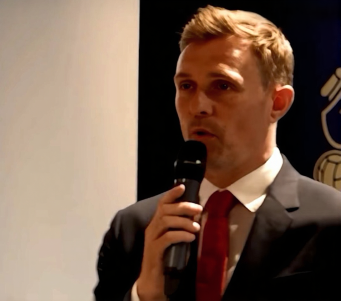 Mantan gelandang Manchester United Darren Fletcher ditunjuk sebagai pelatih sementara.