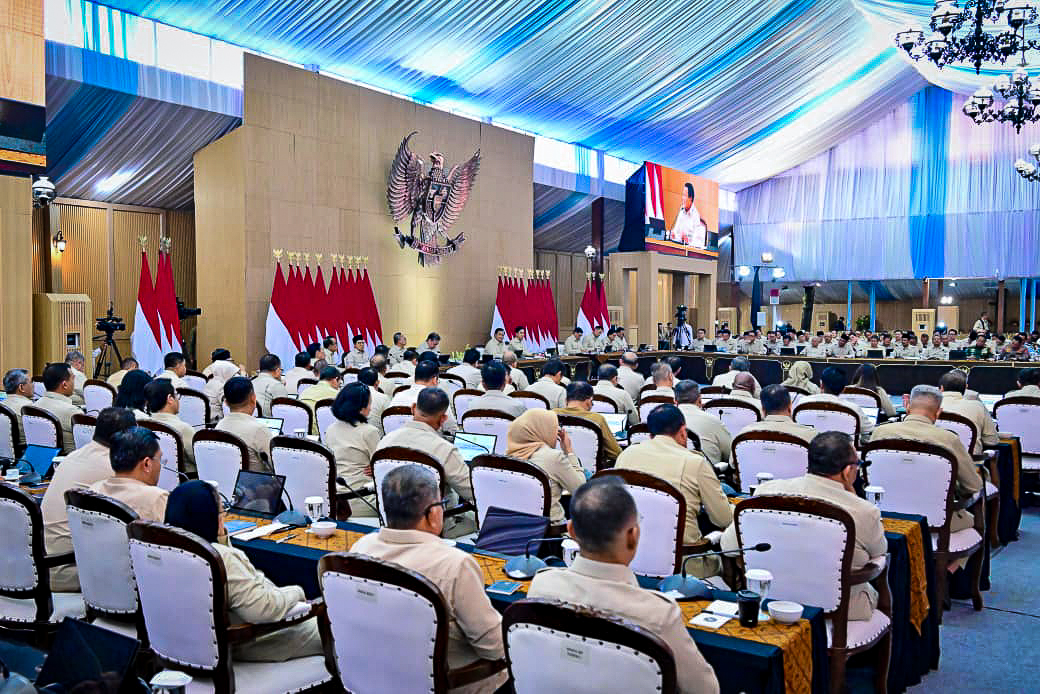 Para menteri mengikuti taklimat awal tahun Presiden Prabowo. (BPMI SETPRES)