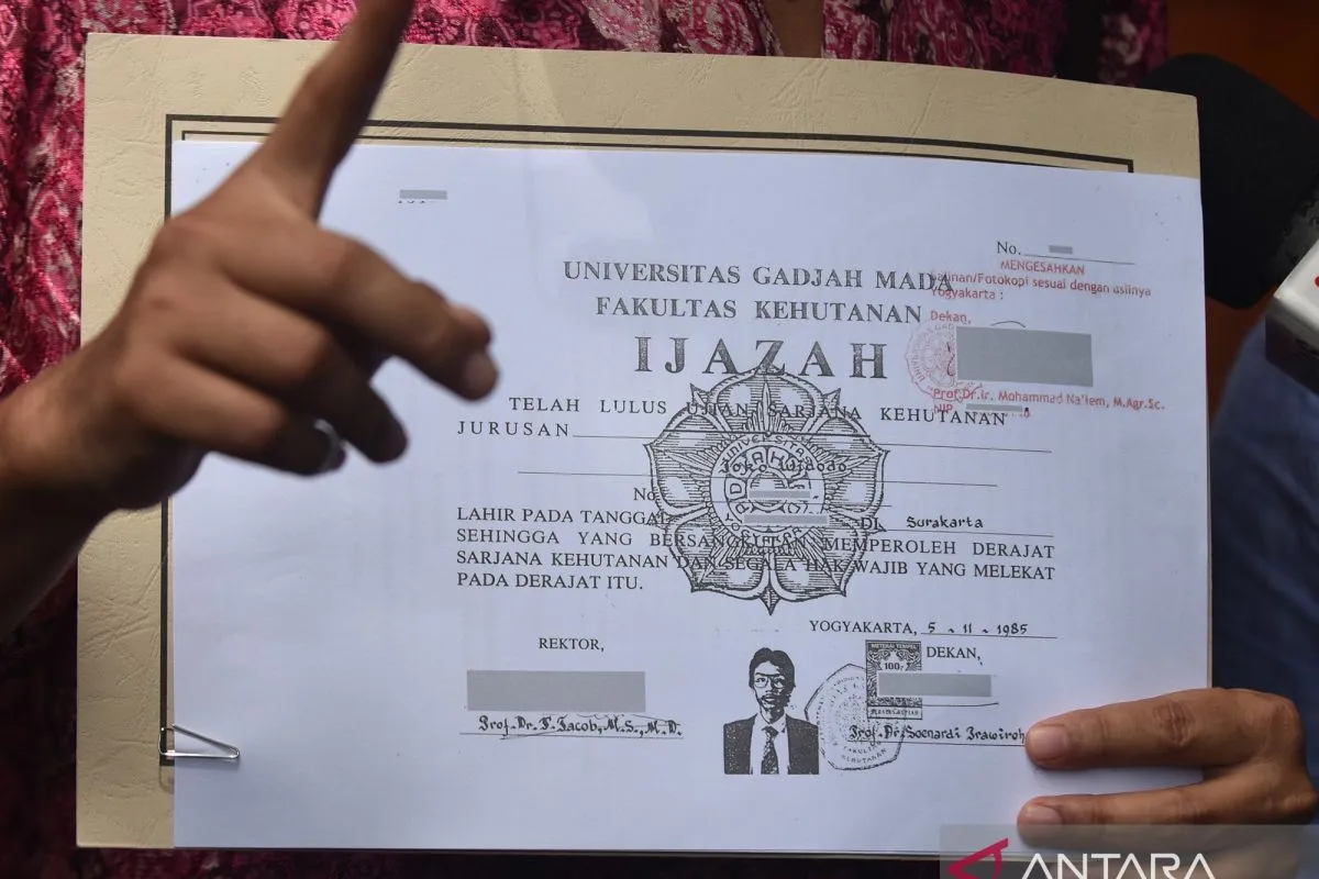 Polda Metro Jaya memanggil 6 tersangka kasus tuduhan ijazah palsu Jokowi untuk penyesuaian KUHP baru.(antaranews.com)