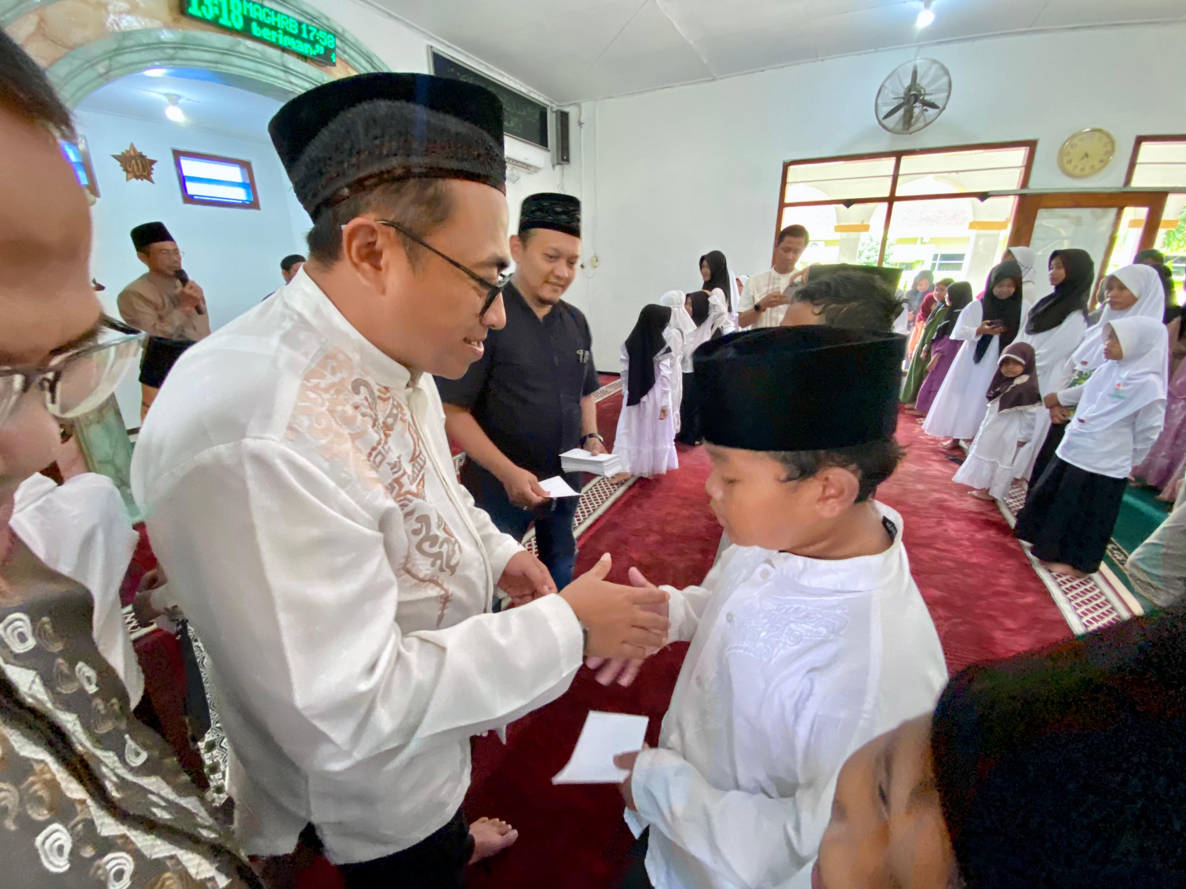 Santunan Jumat Legi karyawan PG Modjopanggoong kembali digelar. Doa anak yatim mengiringi penutupan musim giling 2025.