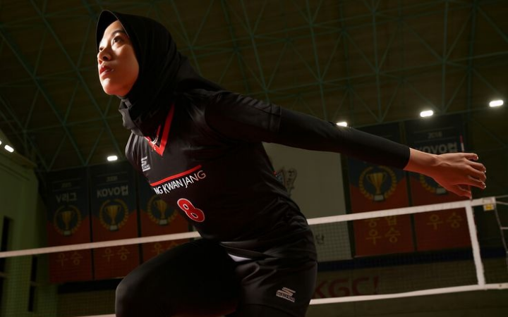 Aksi keras Megawati Hangestri Proliga 2026 viral usai hantam pemain PLN hingga terpental. JPE kini favorit juara berkat performanya.