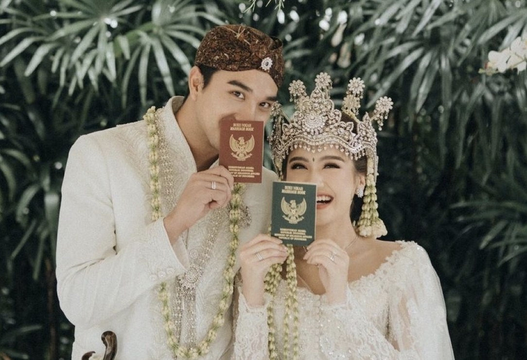 Salshabilla Adriani bersama sang suami, Ibrahim Risyad (Ohim), yang pernyataannya soal peran istri memicu perdebatan publik.