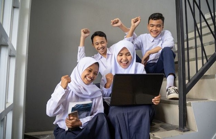 SNBP 2026 makin ketat. Simak faktor penentu lolos, peran nilai rapor, TKA, prestasi, dan strategi pilih prodi agar tembus PTN.