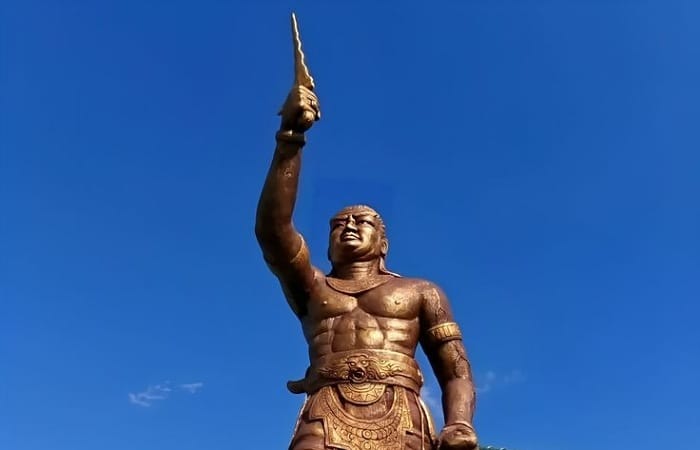 Gajah Mada dan Sumpah Palapa mengungkap ambisi, kejayaan Majapahit, hingga tragedi Perang Bubat yang mengakhiri karier sang mahapatih legendaris.
