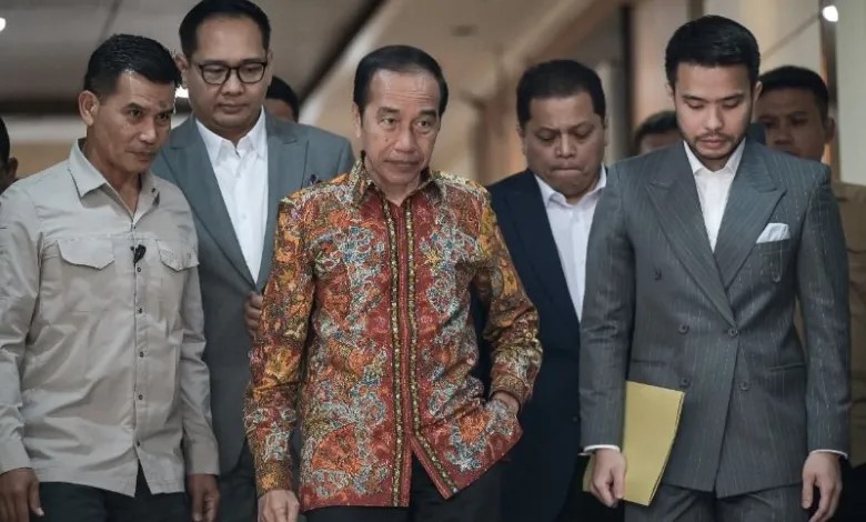 Polda Metro Jaya menerbitkan SP3 kasus dugaan fitnah ijazah Jokowi.