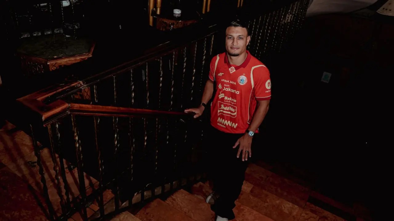 Alaeddine Ajaraie resmi diperkenalkan sebagai pemain anyar Persija Jakarta di paruh musim Super League 2025/2026.