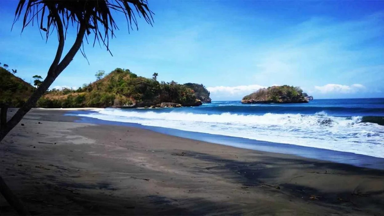 Pantai Bajulmati menjadi destinasi ekowisata unggulan Malang Selatan pada 2026.