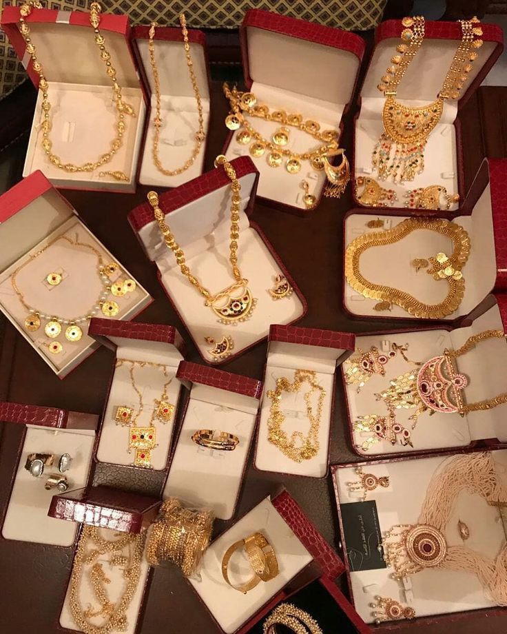 Harga emas hari ini ditutup turun akhir pekan. Emas Antam Rp2.663.000 per gram, Galeri 24 melemah dipicu sentimen global.(Pinterest)
