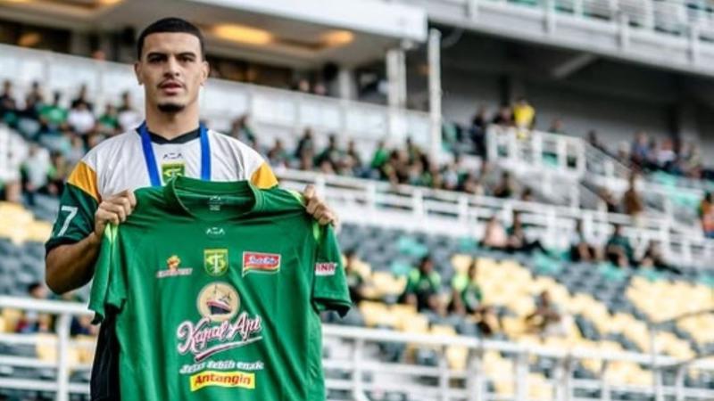Gustavo Fernandez resmi diperkenalkan sebagai pemain baru Persebaya Surabaya.