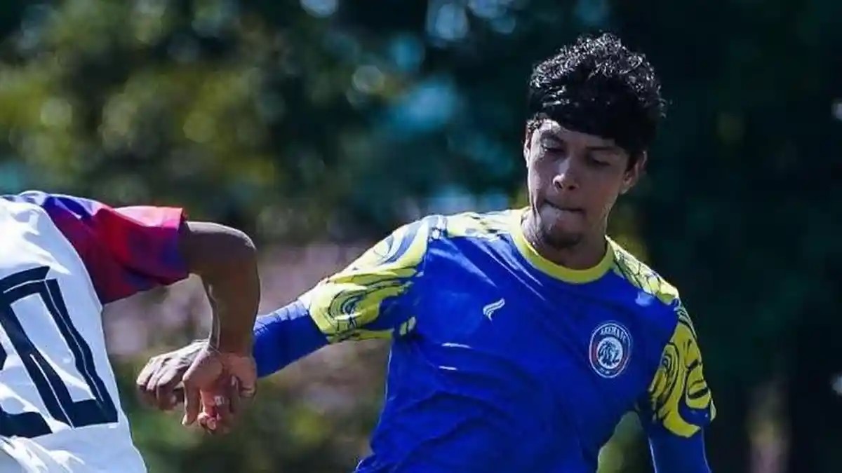 Betinho dalam latihan Arema FC di tengah spekulasi bursa transfer.