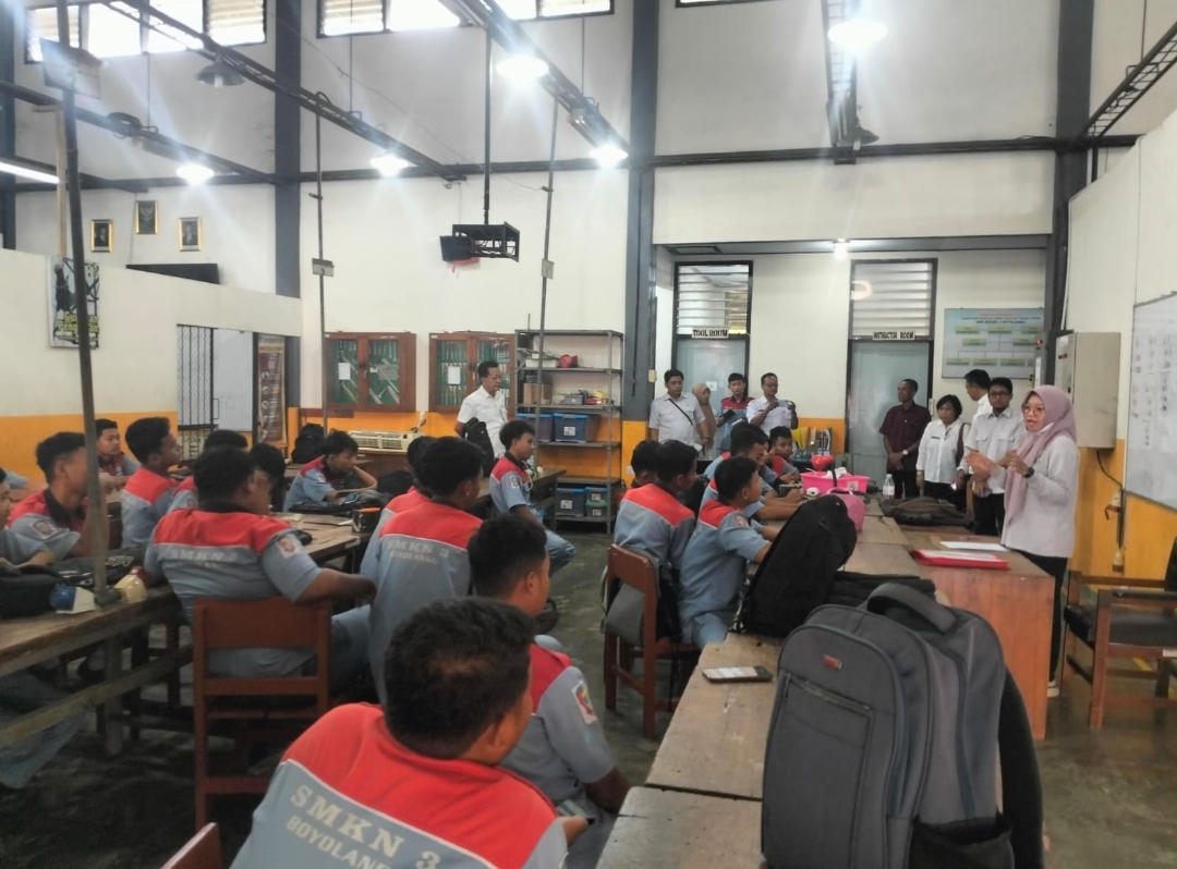 Observasi dilakukan oleh Dinas Kesehatan Kabupaten Tulungagung kepada siswa SMKN 3 Boyolangu, Rabu (21/1)