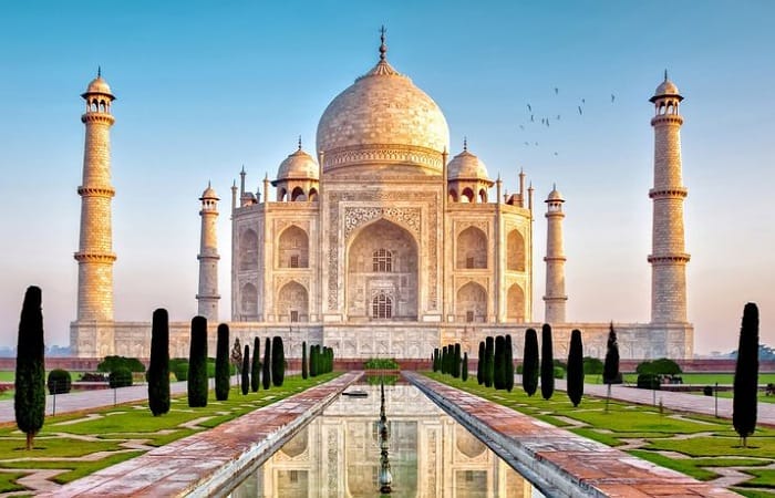 Sejarah Taj Mahal menyimpan kisah cinta Shah Jahan dan Mumtaz Mahal, dari monumen megah hingga tragedi sang kaisar dipenjara anaknya.