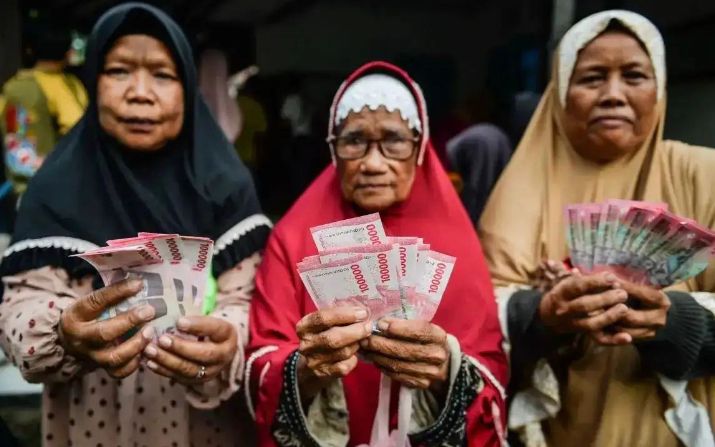 5 bansos cair Januari 2026 jelang Ramadan: PKH tahap 1, BPNT, PIP termasuk TK/PAUD, BLT Dana Desa, hingga PBI JKN. Cek jadwalnya!