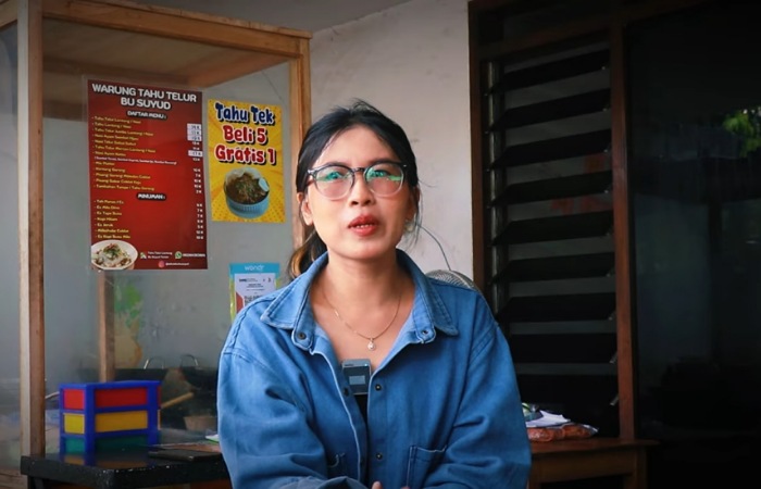 Tahu Telur Lontong Bu Suyut Tulungagung bertahan sejak 1979, kini dikembangkan generasi ketiga lewat inovasi menu dan digitalisasi.