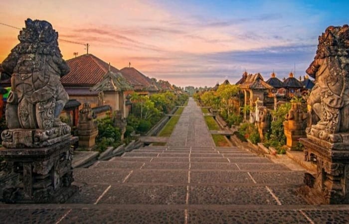 Wisata Bali Utara menyuguhkan sungai alami, air terjun Sekumpul, lumba-lumba Lovina, dan desa sunyi yang masih alami.
