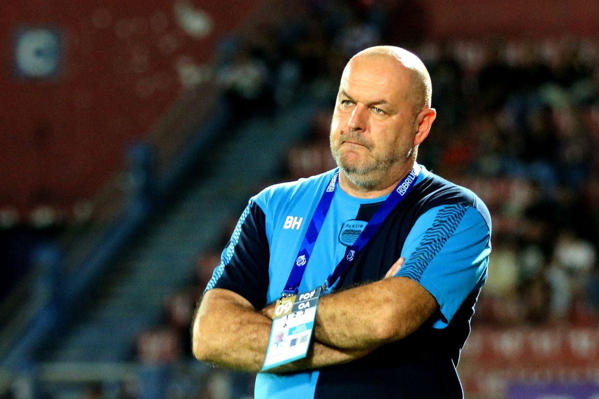 Bojan Hodak menekankan mental juara Persib Bandung jelang laga krusial Liga 1.
