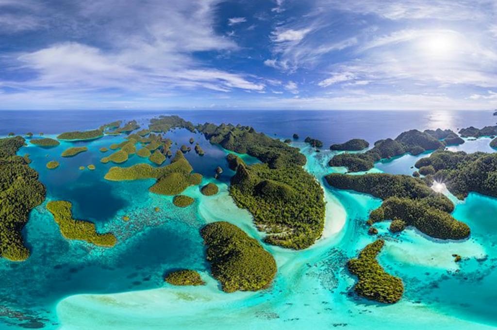 Panorama gugusan pulau dan laut biru Raja Ampat Papua Barat.