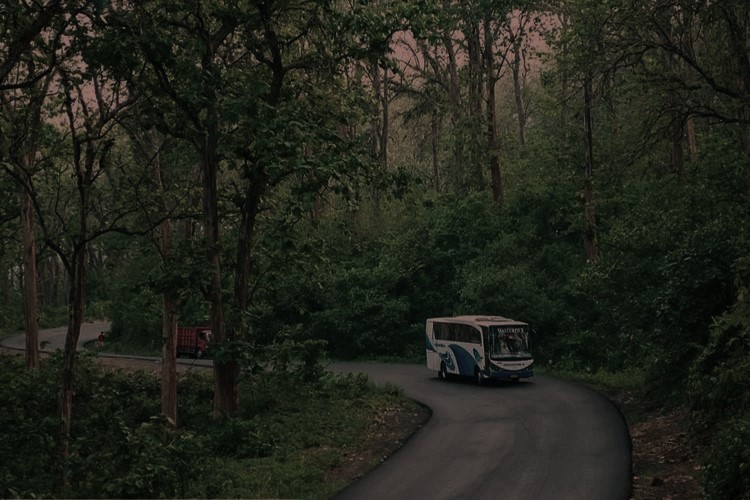 Kisah horor bus hantu Jawa Timur yang mengantar penumpang Banyuwangi&ndash;Surabaya hanya dalam hitungan menit