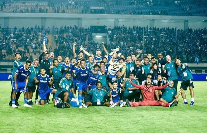 Persib Bandung resmi datangkan Layvin Kurzawa eks PSG dan Dion Mark untuk putaran kedua. Sinyal serius Maung Bandung!