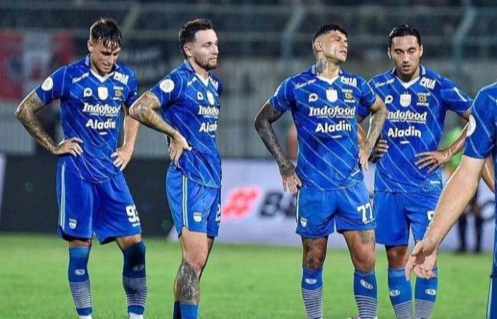 Efek Layvin Kurzawa di Persib Bandung bikin geger. Jersey ludes, rumor bintang Eropa baru bermunculan!