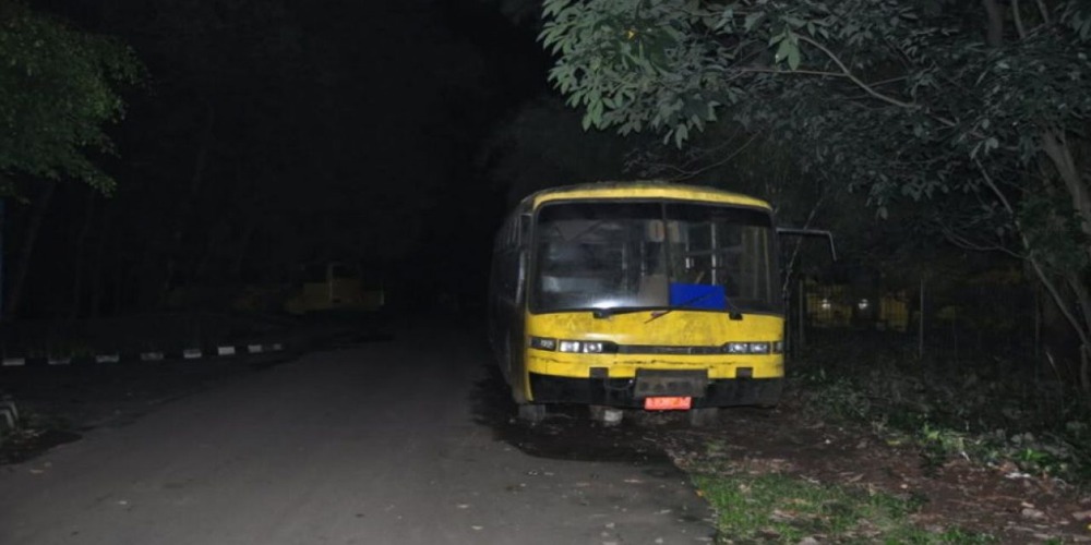 Kisah bus tersesat di Alas Bonggan Blora jadi legenda urban tentang gangguan makhluk halus di jalur hutan jati.