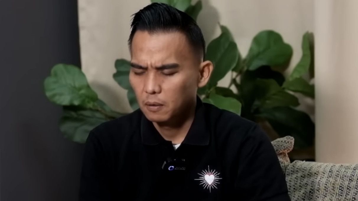 Ramalan Hard Gumay 2026 menyebut artis wanita senior berinisial S akan menikah lagi, disertai prediksi gejolak besar dunia hiburan.