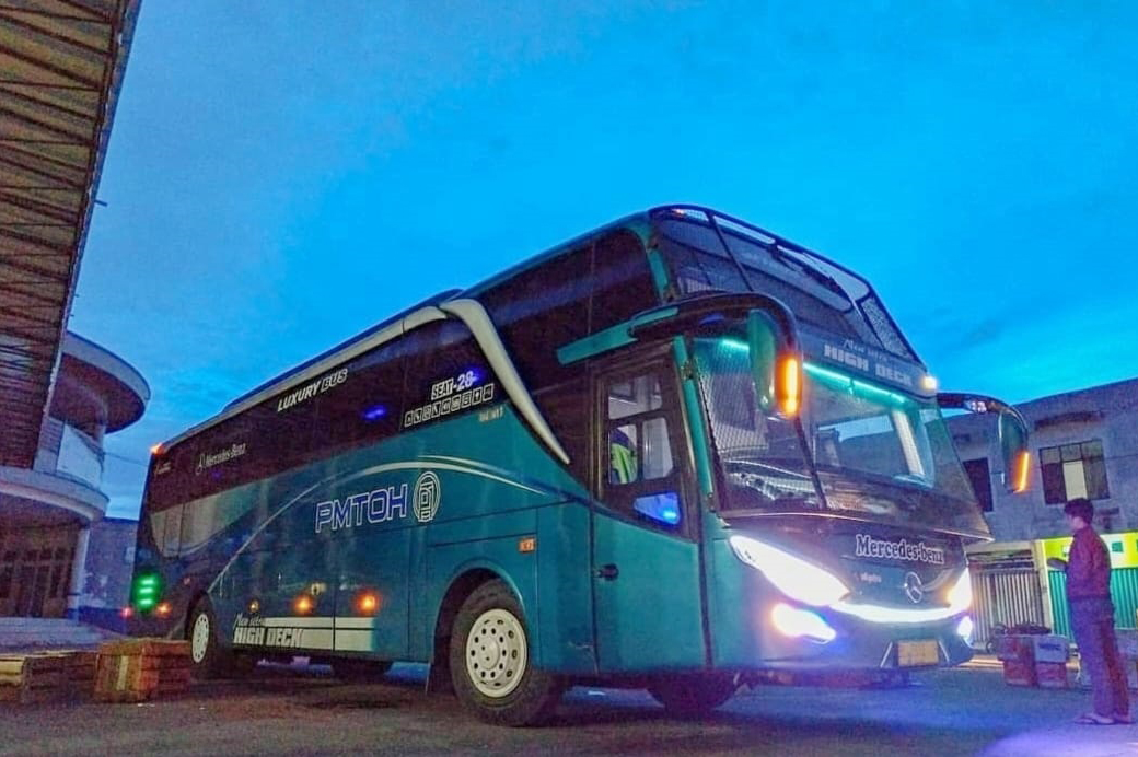 Armada bus AKAP trayek jarak jauh yang melayani perjalanan lintas pulau di Indonesia.