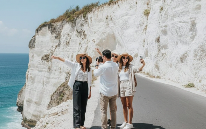 Pantai Pandawa Bali terbaru dengan jalur tebing ikonik, update harga tiket masuk, aktivitas wisata, dan suasana sore hari yang makin ramai.