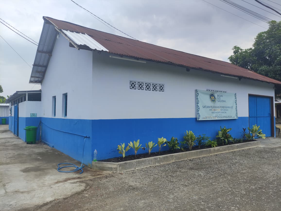 Salah satu SPPG di Tulungagung yang dihentikan sementara operasionalnya setelah munculnya kasus dugaan keracunan menu MBG.(SANDY SRI YUWANA/RADAR TULUNGAGUNG)
