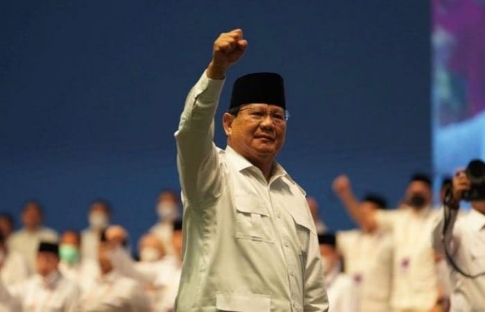 Janji Presiden Prabowo soal P3K paruh waktu jadi PNS disampaikan di UGM. Pemerintah siapkan audit anggaran Rp100 triliun sebagai solusi.