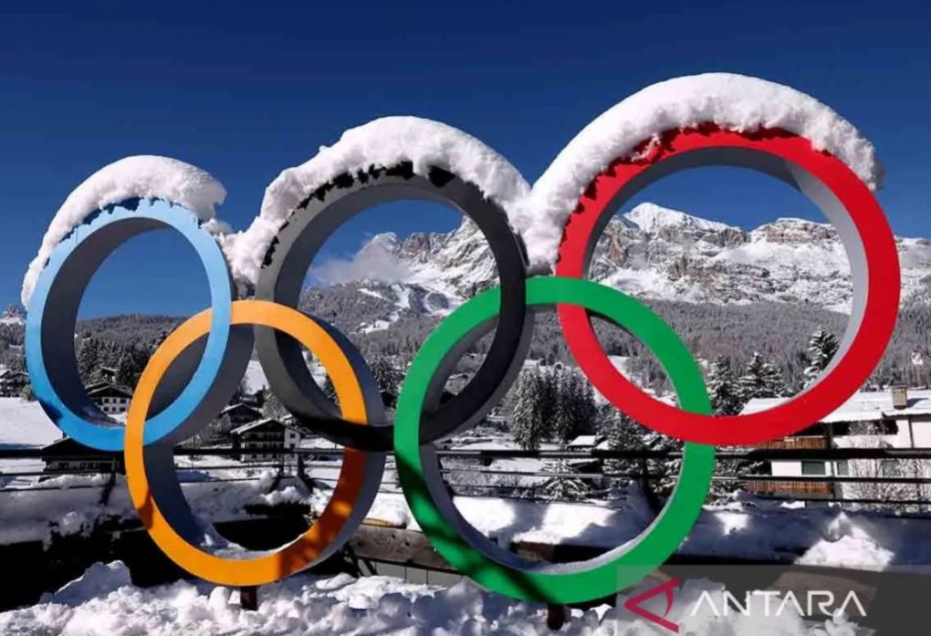 Jelang Olimpiade Musim Dingin 2026 kota Cortina d&rsquo;Ampezzo diselimuti salju tebal.  Kota resor ski Italia siap jadi sorotan dunia.