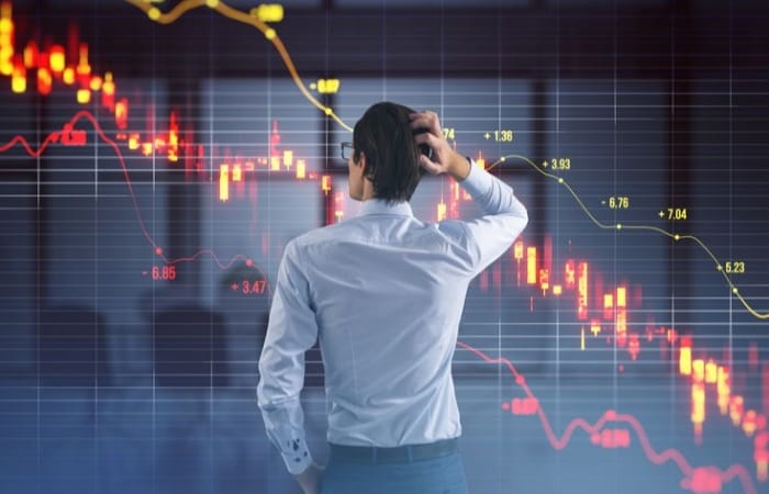 IHSG hari ini sempat anjlok 2% lalu berbalik menguat. Sentimen OJK, PMI manufaktur, dan investor asing jadi penopang.