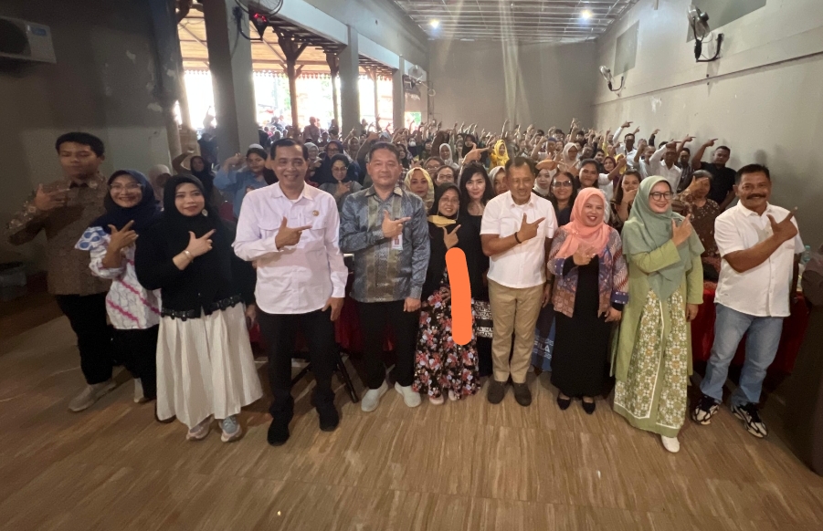 Heru Tjahjono kembali menyapa warga Tulungagung dan berfoto bersama seusai memberi edukasi