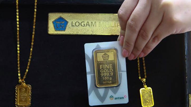 update harga emas hari ini 6 Februari 2026 catat pergerakan mengejutkan. Antam meroket tembus Rp3,25 juta,tapi UBS turun. Cek rincian harga